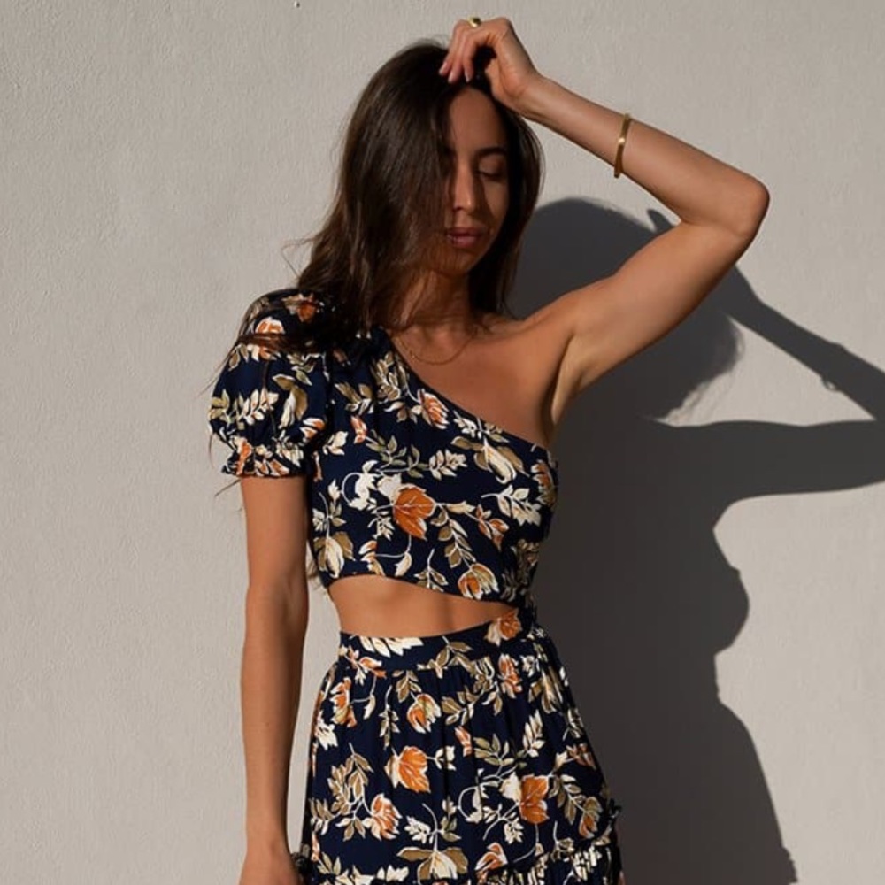 Seven Wonders one shoulder navy floral sz L/12 NWT - Top only